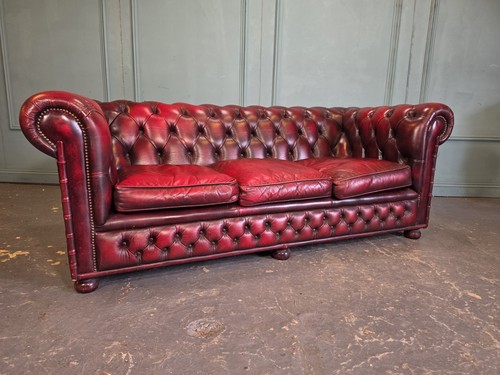 Oxblood red leather seater - 3,