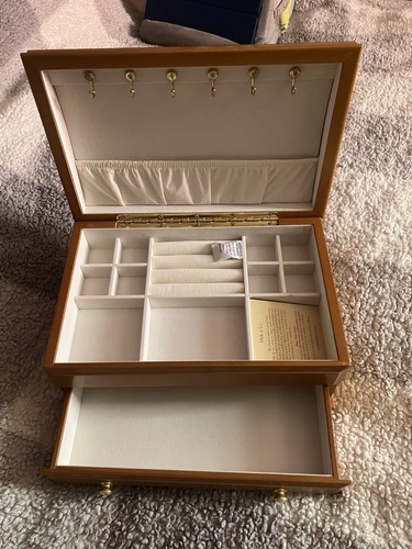 Mele and jewellery box - co,