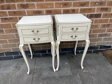 VINTAGE PAIR OF MATCHING FRENCH LOUIS STYLE BEDSIDE TABLES CABINETS