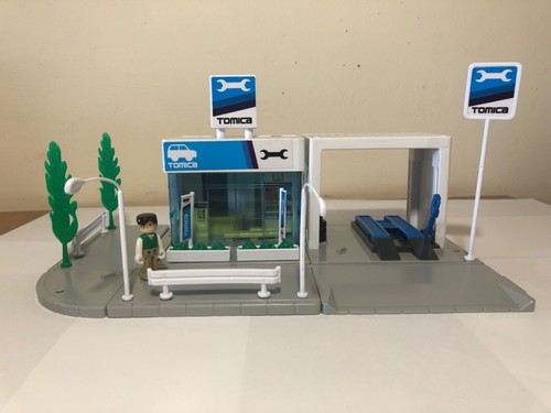 Tomica hypercity repair garage - tomica,