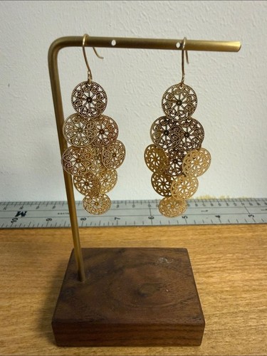 Gold tone lightweight dangle