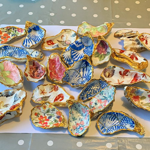 Decorative oyster shells - 22,