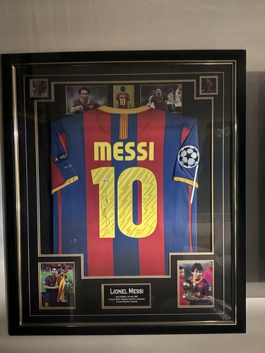 Framed signed lionel messi - signed,