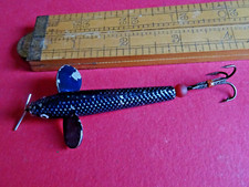 A GOOD 1914 MODEL 2 1/2" VINTAGE HARDY IMPROVED PENNELL DEVON MINNOW LURE