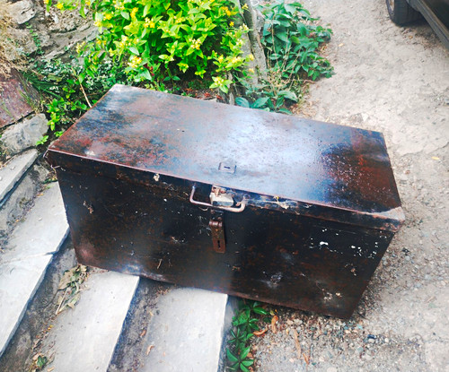 Black metal storage trunk - black,