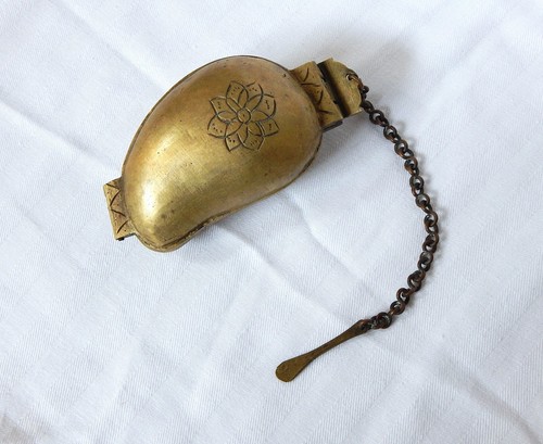 Antique brass snuff holder - brass,