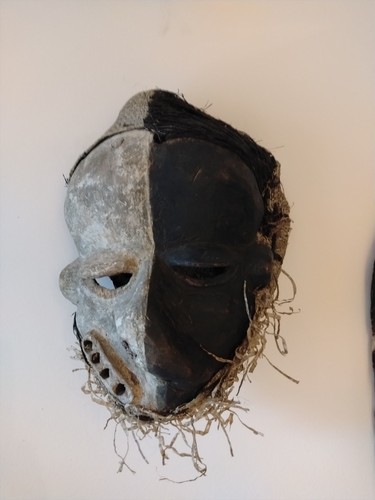 Mbangu pende sickness - sickness, mask