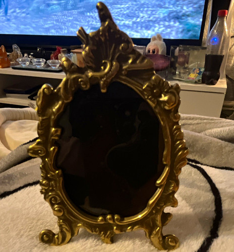 Small oval antique gold metal - small,