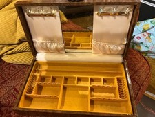 Large Vintage MELE Jewellery