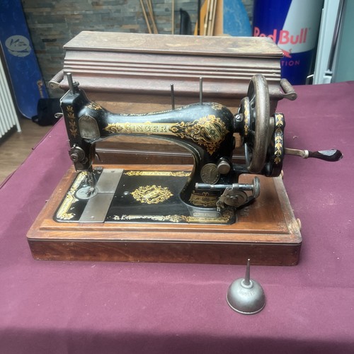 Singer hand crank - hand,