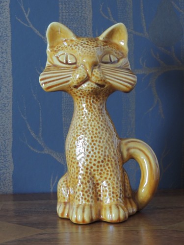 Vintage-Cat-Figurine-Dartmouth
