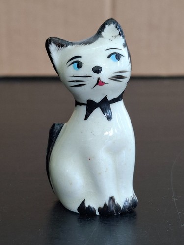 Hagen renaker dozing cat - renaker,