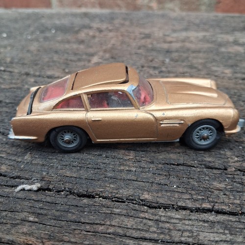Corgi toys james - bond, aston