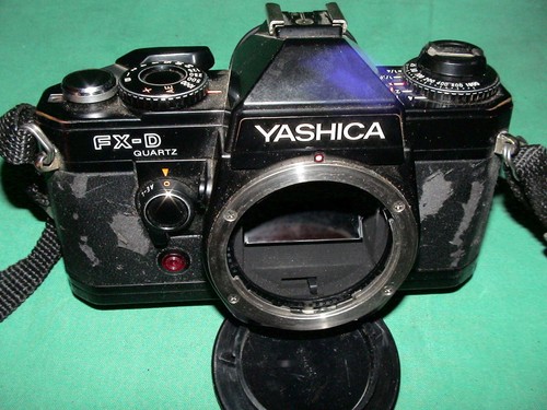 Yashica quartz 35mm - quartz, slr