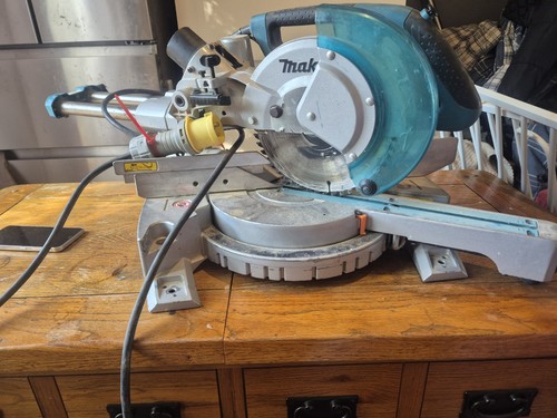 Makita mitre saw - makita,