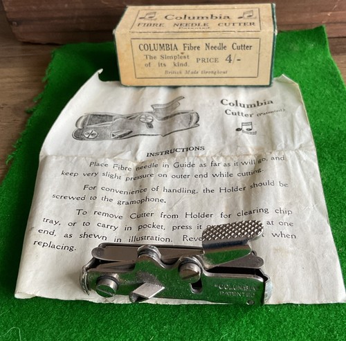 Antique fibre needle - cutter, by