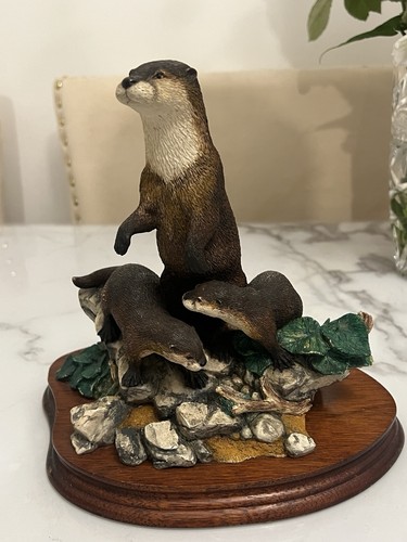 Border fine arts otter - fine, group