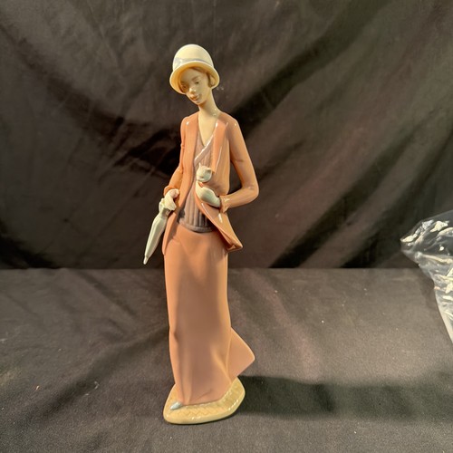 Nao lladro autumn - by, stroll
