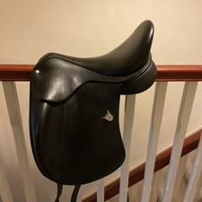 Bates Innova dressage saddle 18 inch
