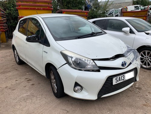 Toyota yaris petrol hybrid - 1.5,