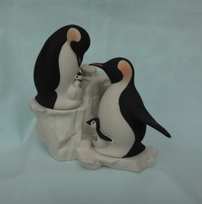 PENGUIN Family Figurine