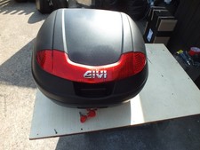 Givi E340 top box in good