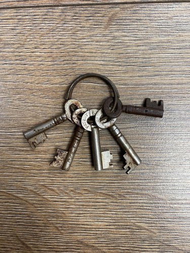 Vintage door keys locks - x,