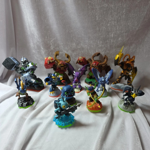 Skylanders figures bundle x12 - figures,
