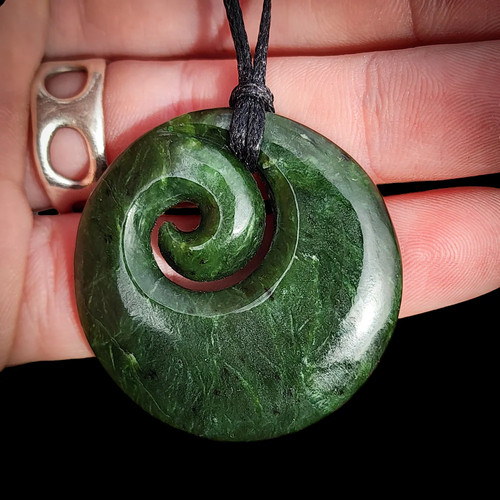 Greenstone pounamu round - greenstone,