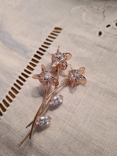 Vintage style rose - rose, gold