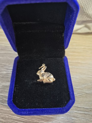 9ct gold hallmarked - 9ct, rabbit