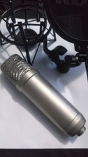 Rode Nt1a Studio Condenser Microphone with shock mount and shield