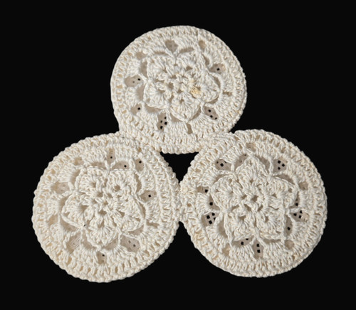 Hand crocheted lace doiy - 3,
