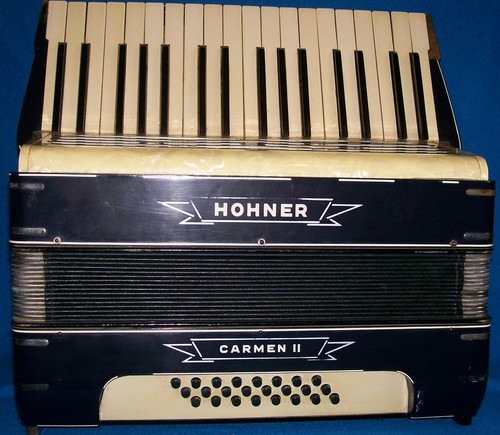 Hohner accordion carmen - hohner, ii