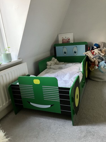 Boy girl kids childs - girl, green