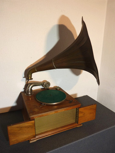 Vintage pathé turntable - vintage,