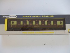 Wrenn W6001 Pullman Car No 73 Brown & Cream With Brown Tables - mint - OO Gauge