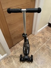 MAXI MICRO DELUXE LED SCOOTER