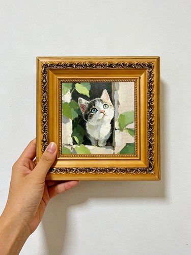 Kitten looking through - up,