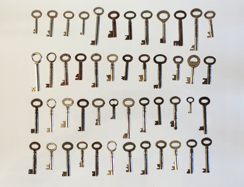 Job lot antique keys - lot, s11
