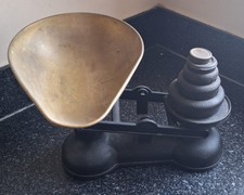  FARMHOUSE KITCHEN WEIGHING