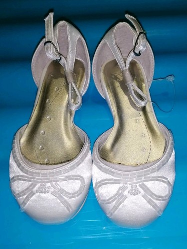 Young girls ivory shoes - size, 6