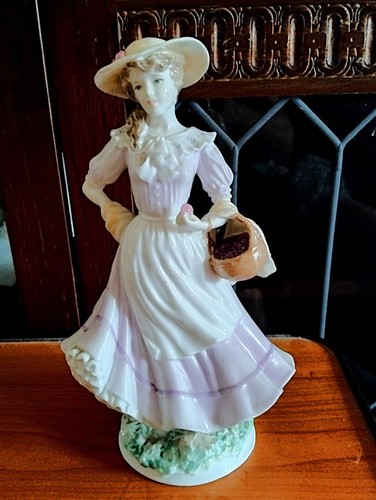 Royal worcester figurine - worcester,