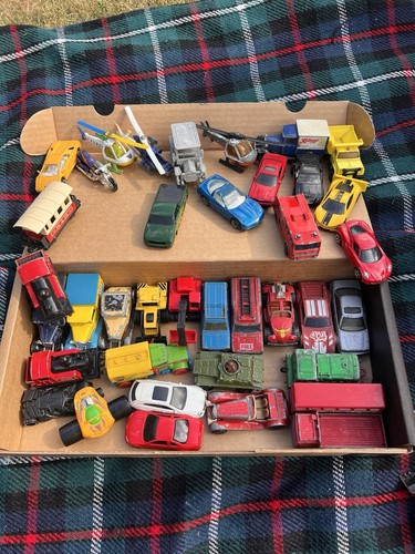 Mixed diecast vehicle lot - lot, 1:64