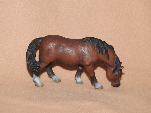 Schleich 2004 grazing pony