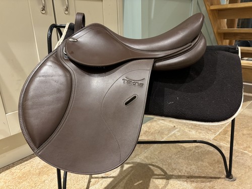 Tekna jump saddle fixed - 15”,