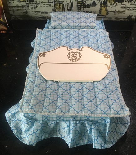Vintage sindy bed - with, bedding