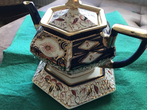 Imari pattern tea pot - pattern,