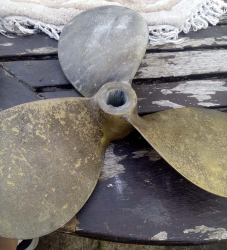 Vintage brass prong boat - brass,