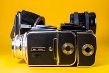 Hasselblad 500C Medium Format Film Camera Carl Zeiss 80mm f/2.8 Lens + accessori